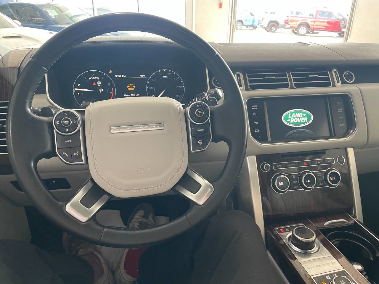 Used 2015 Land Rover Range Rover HSE image 32
