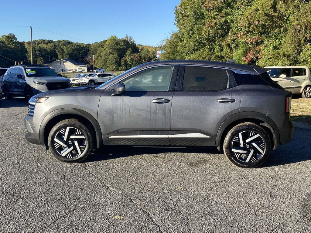 Used 2025 Nissan Kicks SV FWD image 2