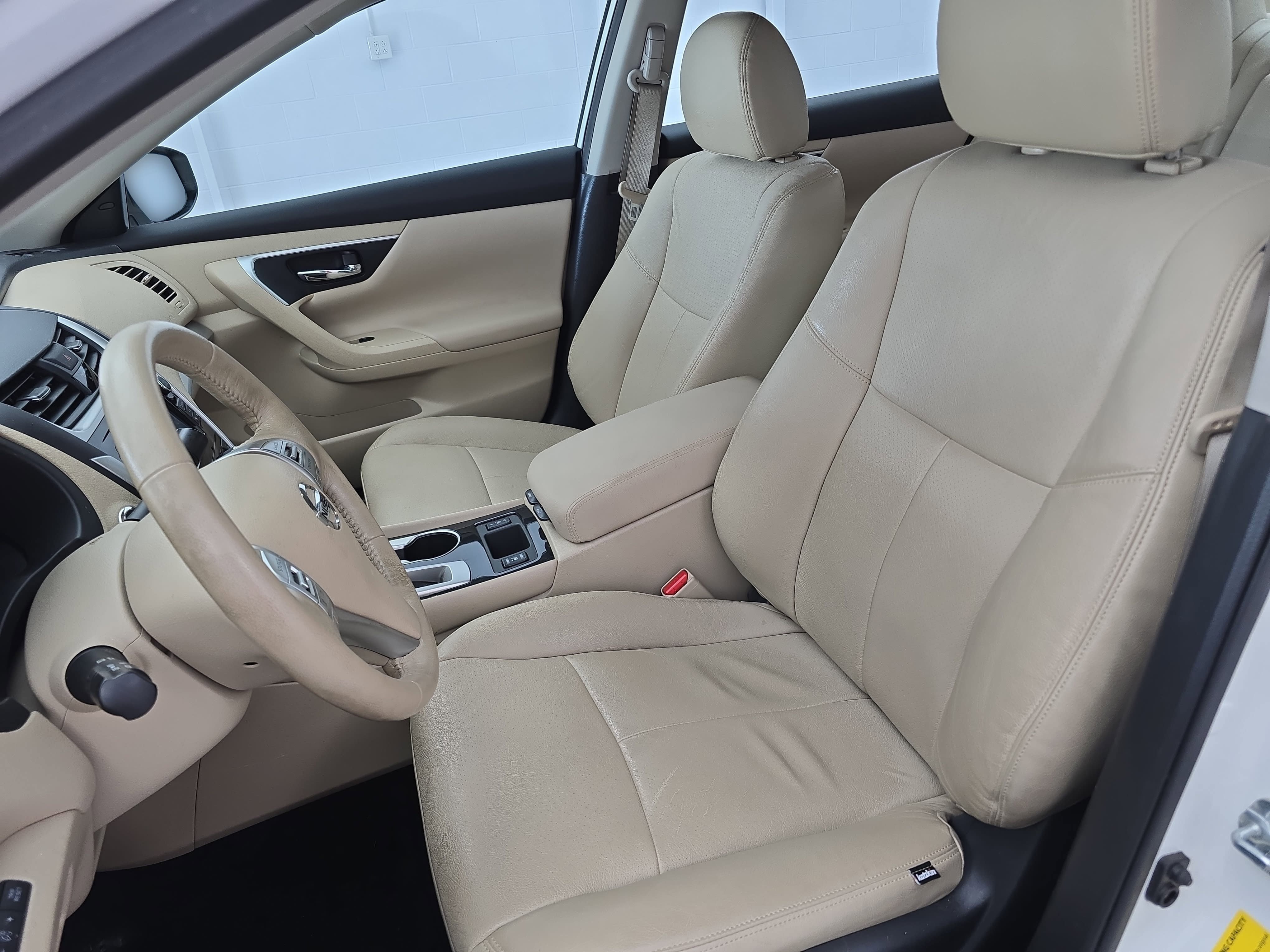 Certified 2018 Nissan Altima 2.5 SV w/ 2.5 SV Technology Package FWD image 14