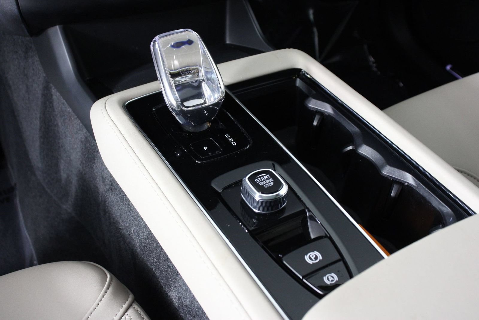 Certified 2026 Volvo XC90 B6 Plus w/ Protection Package Premier AWD/4WD image 15