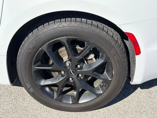 Used 2025 Chrysler Pacifica Limited FWD image 14