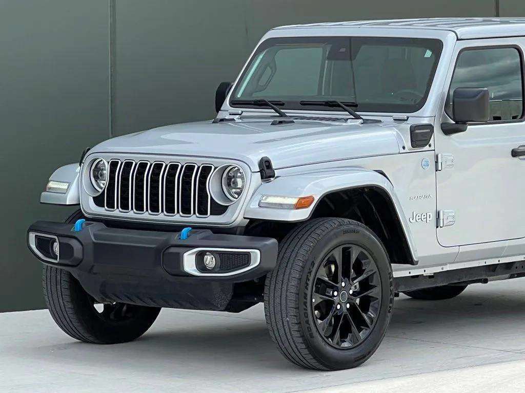 Used 2024 Jeep Wrangler Unlimited Sahara AWD/4WD image 9
