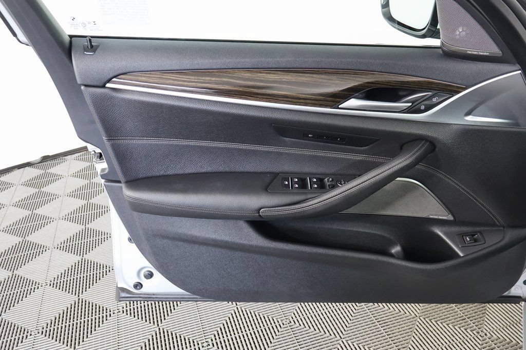 Used 2021 BMW 540i w/ Premium Package RWD image 12