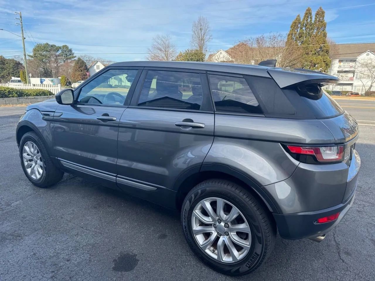 Used 2017 Land Rover Range Rover Evoque SE image 6