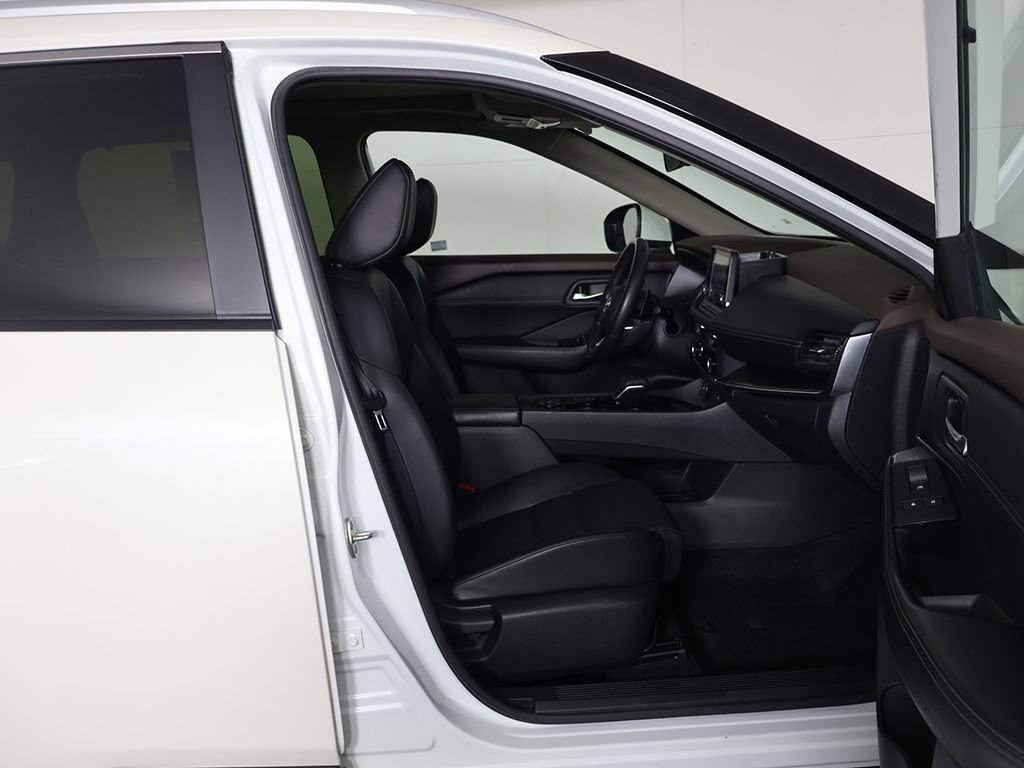 Used 2023 Nissan Rogue SV w/ SV Premium B Package image 29