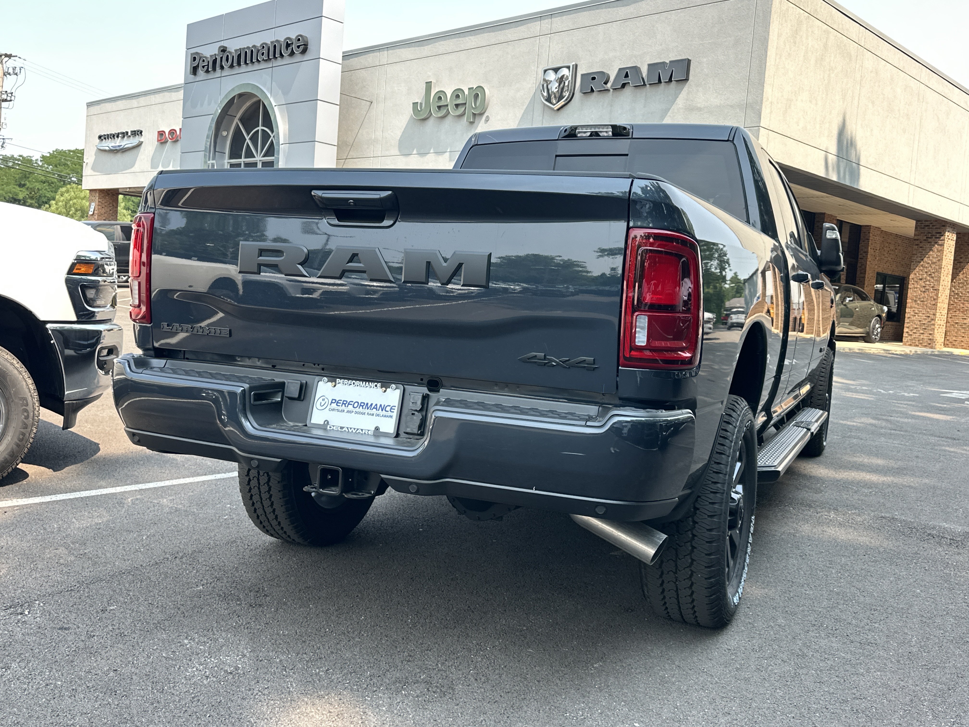 New 2026 RAM 2500 Laramie AWD/4WD image 18