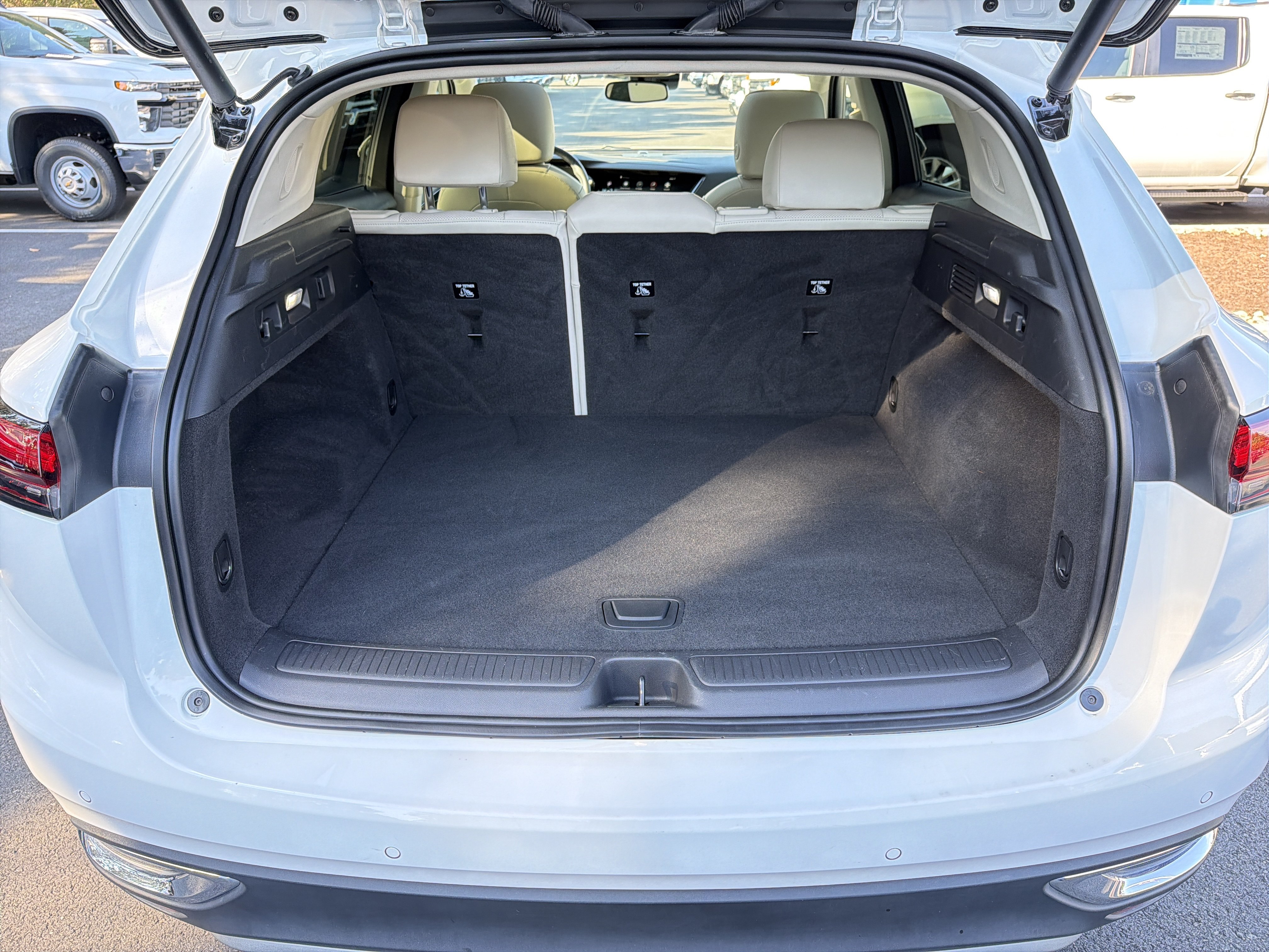 Used 2022 Buick Envision Essence w/ Safety Package FWD image 34