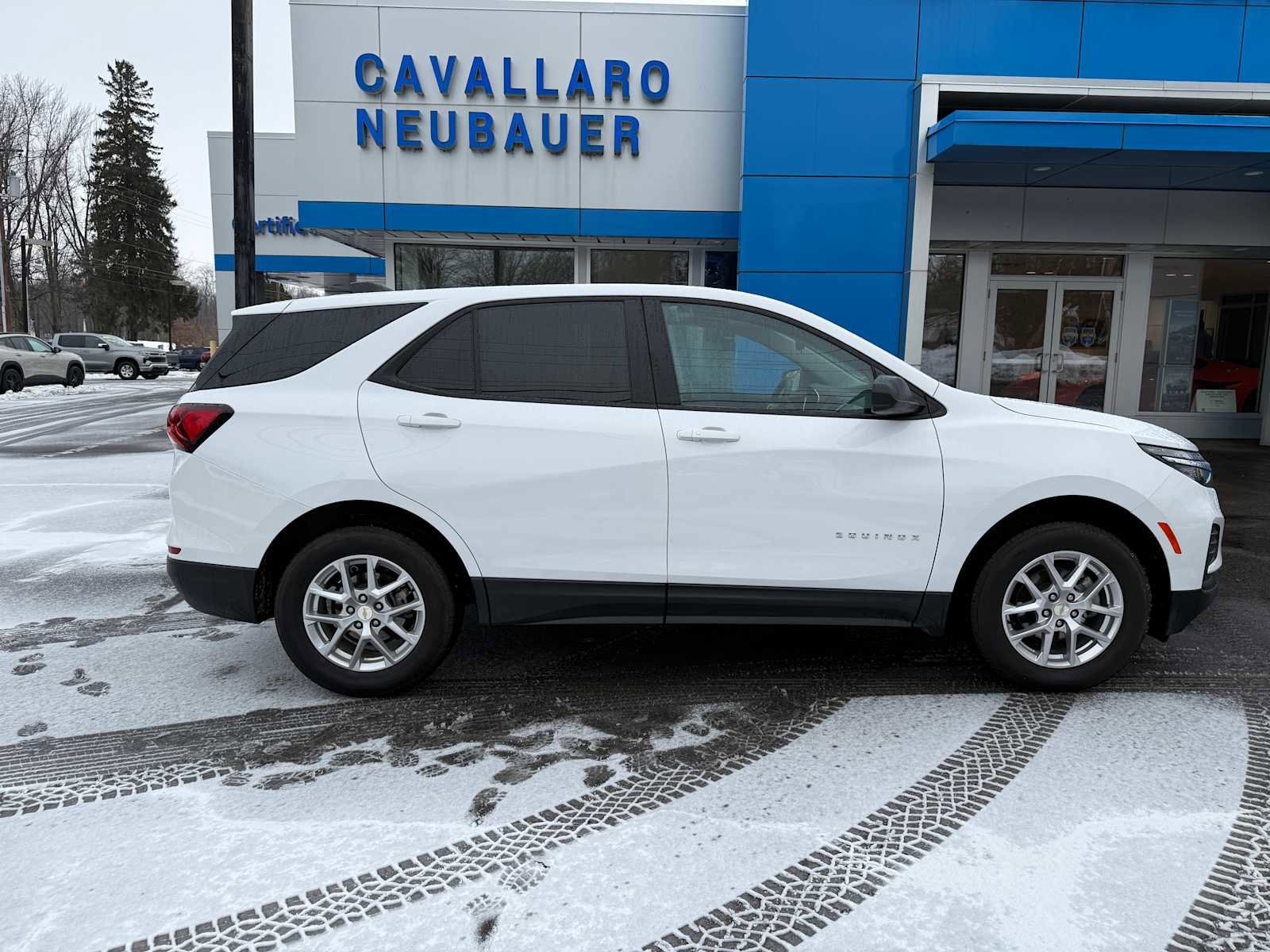 Used 2023 Chevrolet Equinox LS w/ LS Convenience Package image 4