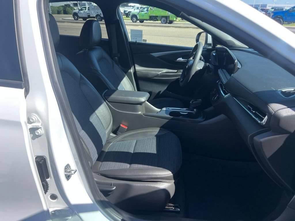 Used 2025 Buick Envista Preferred FWD image 33