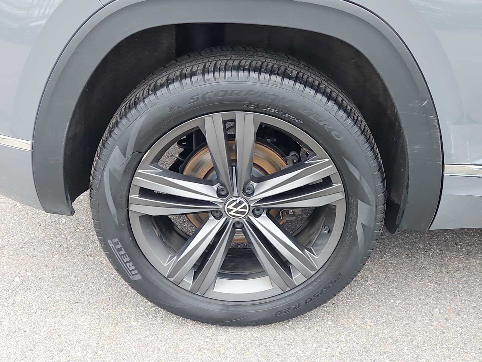 Used 2022 Volkswagen Atlas Cross Sport SEL R-Line AWD/4WD image 9