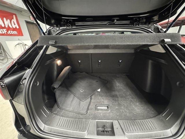 Used 2025 Chevrolet Trax LT w/ LT Convenience Package FWD image 14