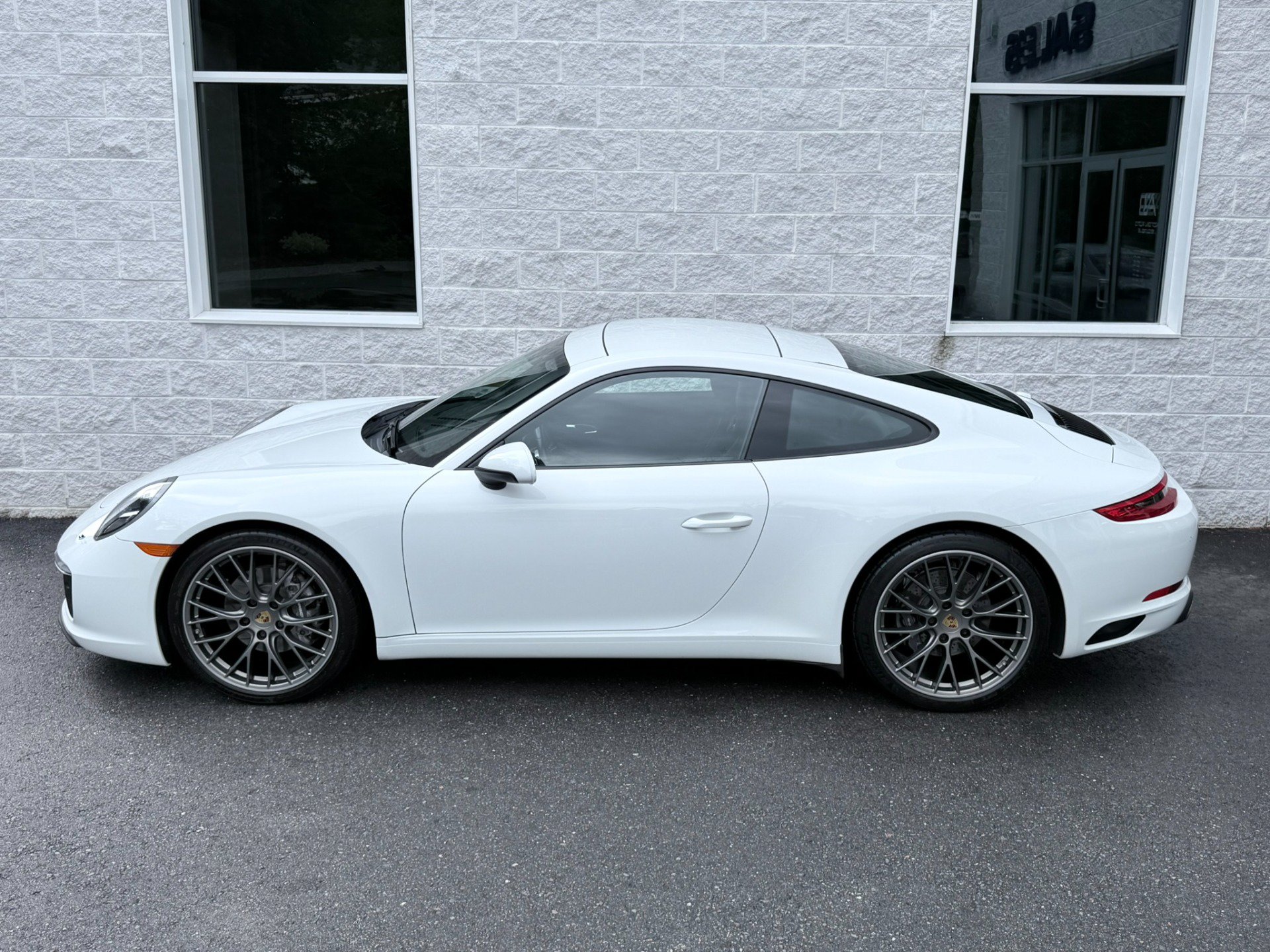 Used 2017 Porsche 911 Carrera 4 AWD/4WD image 6