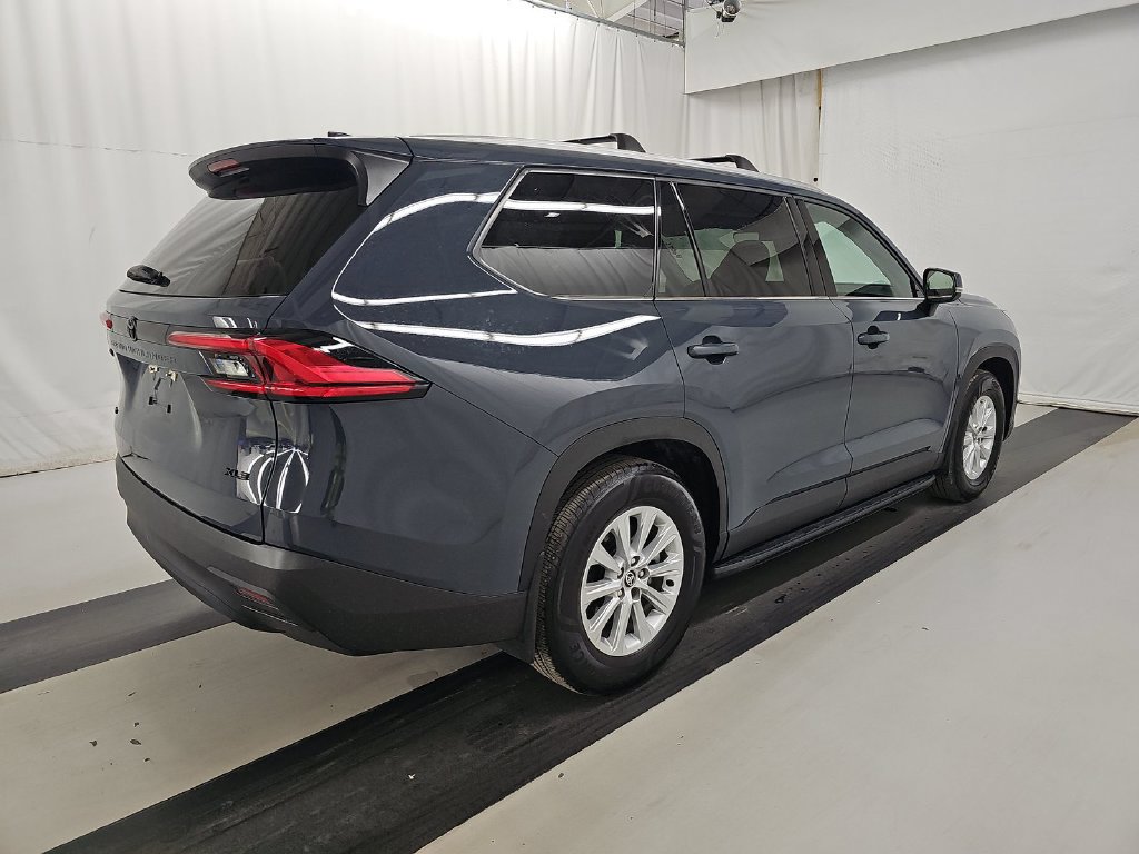 Used 2024 Toyota Grand Highlander AWD image 2