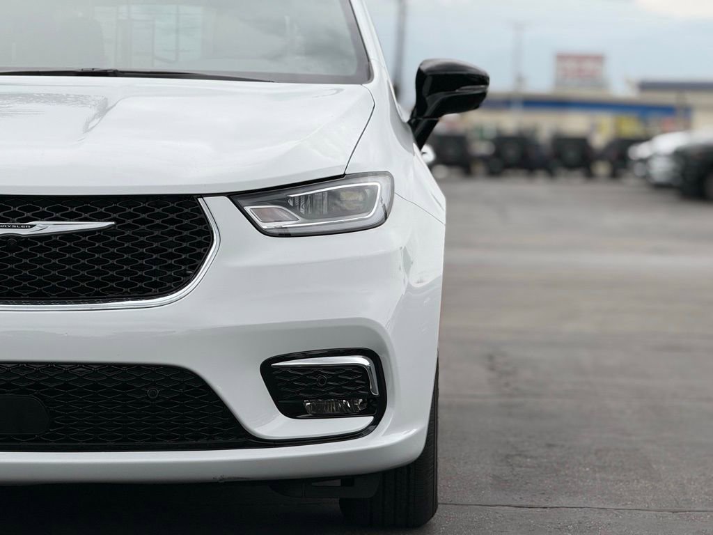 New 2026 Chrysler Pacifica Select image 4