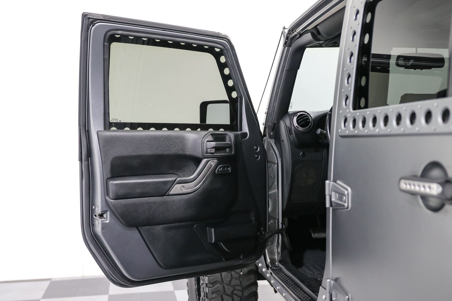 Used 2015 Jeep Wrangler Unlimited Sport w/ Quick Order Package 24S AWD/4WD image 8