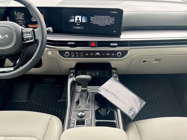 Used 2025 Kia Sorento S image 9