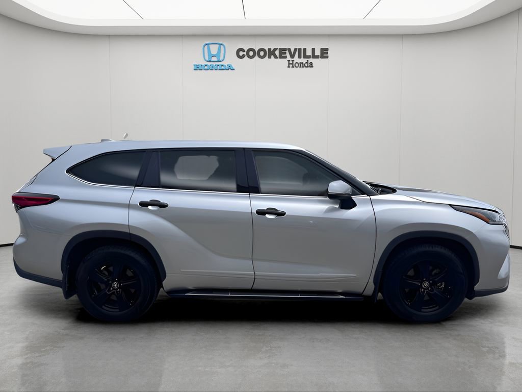 Used 2021 Toyota Highlander LE AWD/4WD image 8