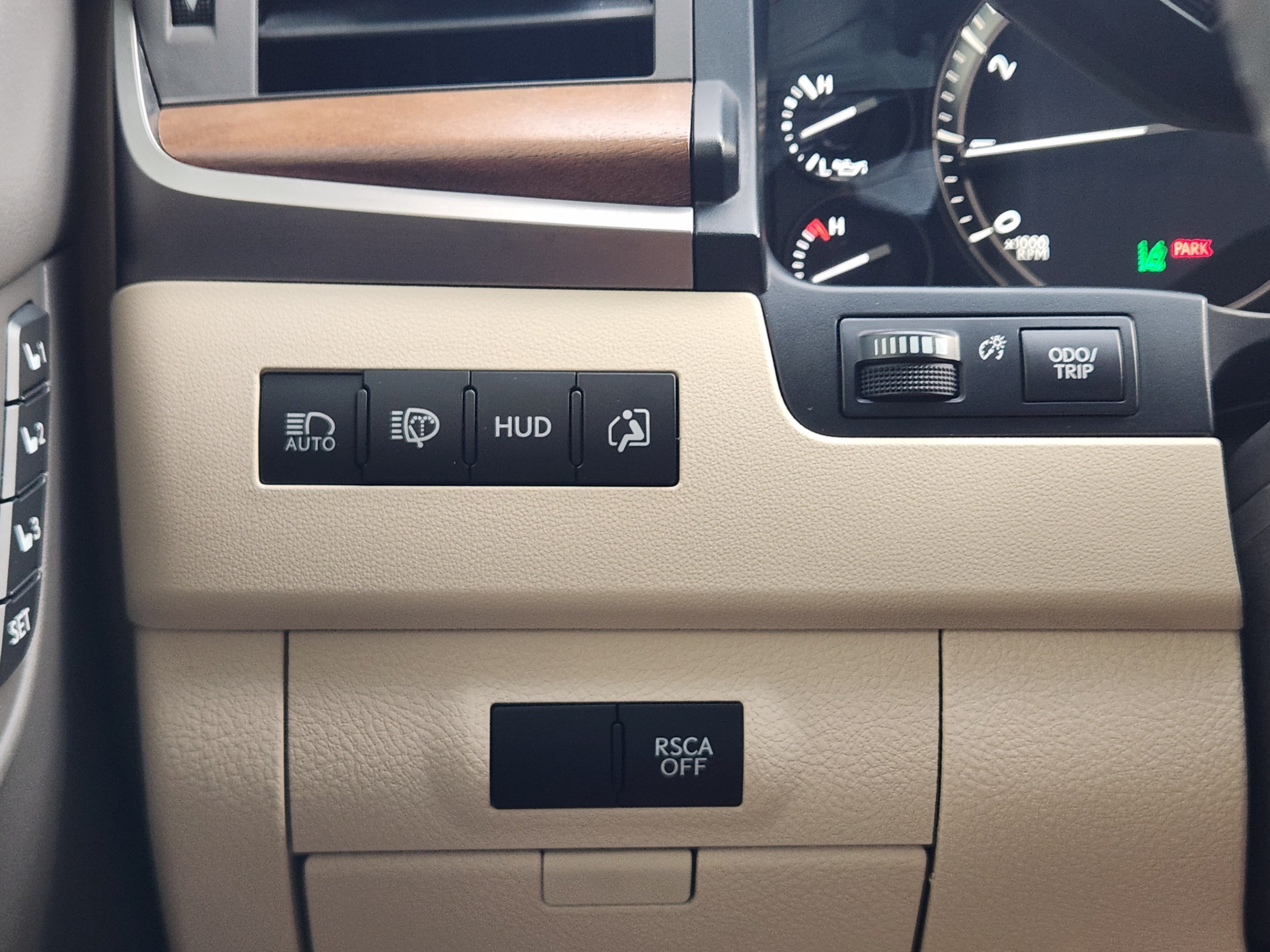 Used 2016 Lexus LX 570 4WD w/ Luxury Package image 18