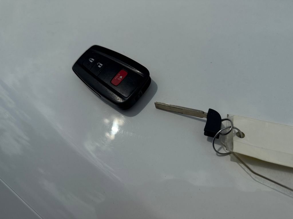 Used 2024 Toyota RAV4 XLE FWD image 35