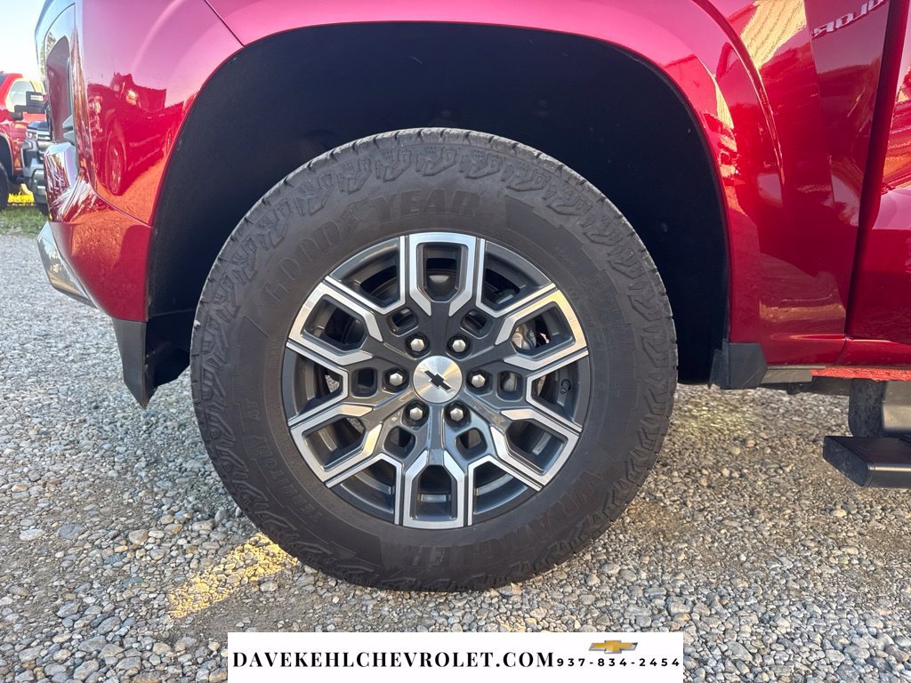 Used 2025 Chevrolet Colorado Z71 w/ Technology Package AWD/4WD image 46