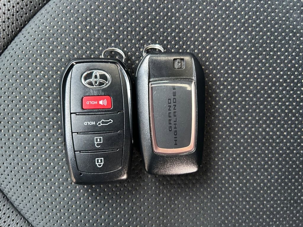 Used 2024 Toyota Grand Highlander AWD Hybrid image 34