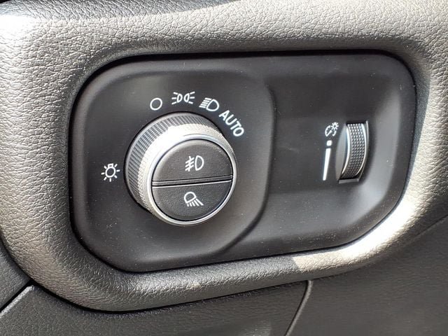 New 2026 RAM 1500 Express AWD/4WD image 17
