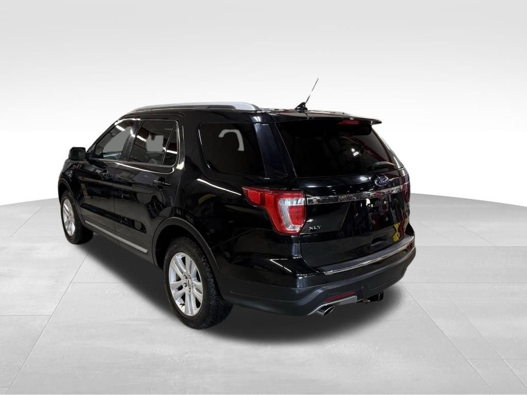 Used 2018 Ford Explorer XLT w/ Equipment Group 202A AWD/4WD image 3