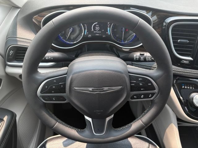 Used 2023 Chrysler Pacifica Limited FWD image 26