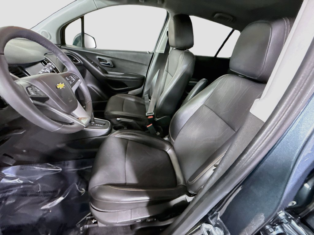 Used 2022 Chevrolet Trax LT w/ Driver Confidence Package AWD/4WD image 23