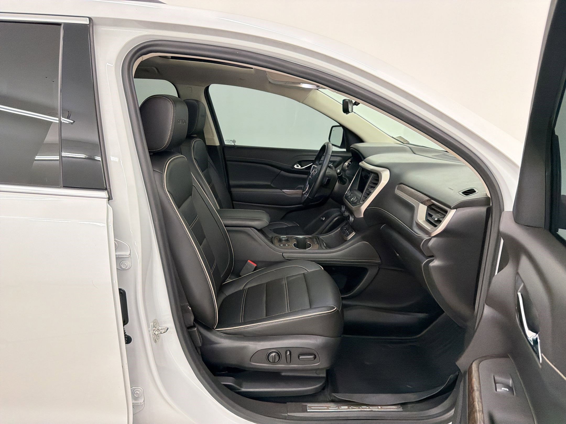 Used 2020 GMC Acadia Denali w/ Technology Package image 27