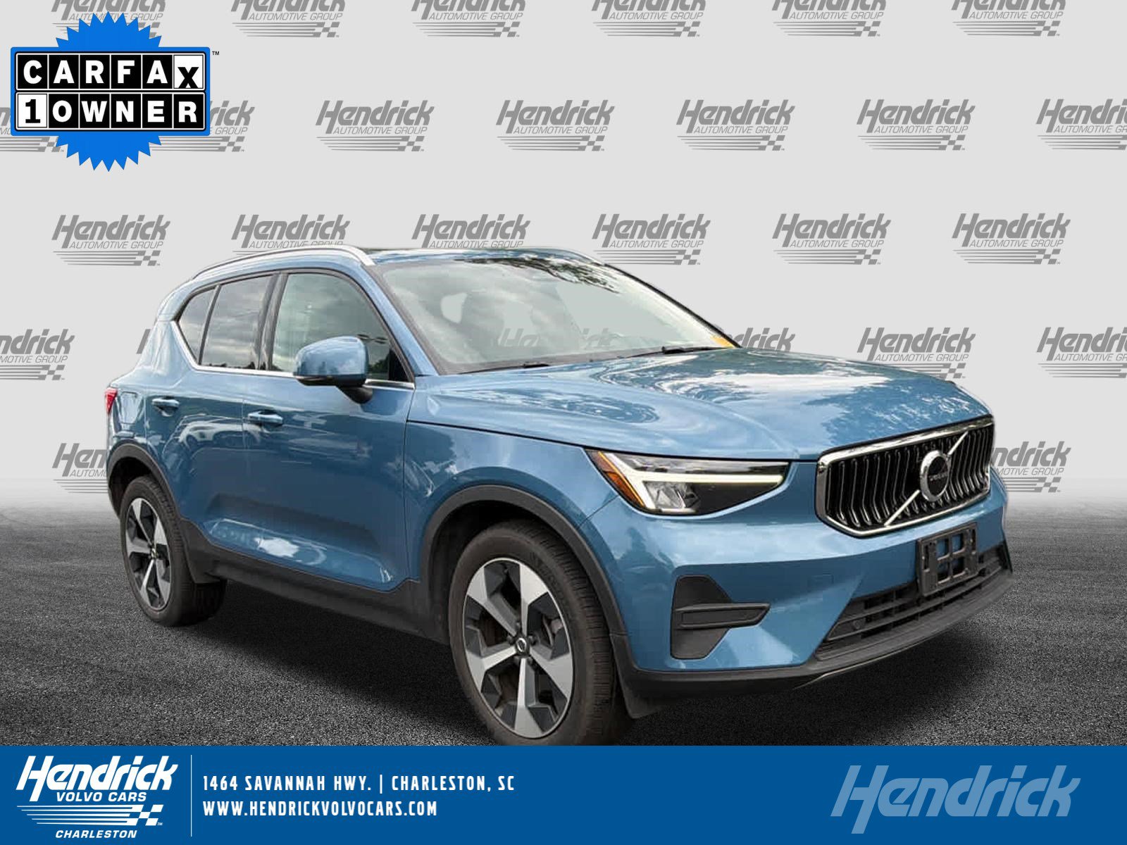 Certified 2025 Volvo XC40 B5 Core AWD/4WD image 1