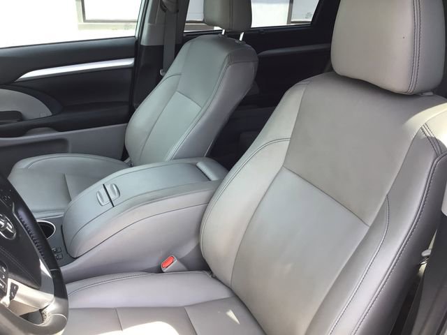 Used 2019 Toyota Highlander XLE AWD/4WD image 25