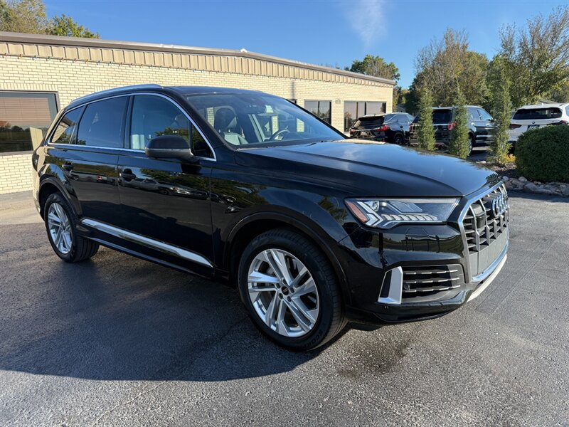 Used 2023 Audi Q7 3.0T Premium w/ Convenience Package AWD/4WD image 4