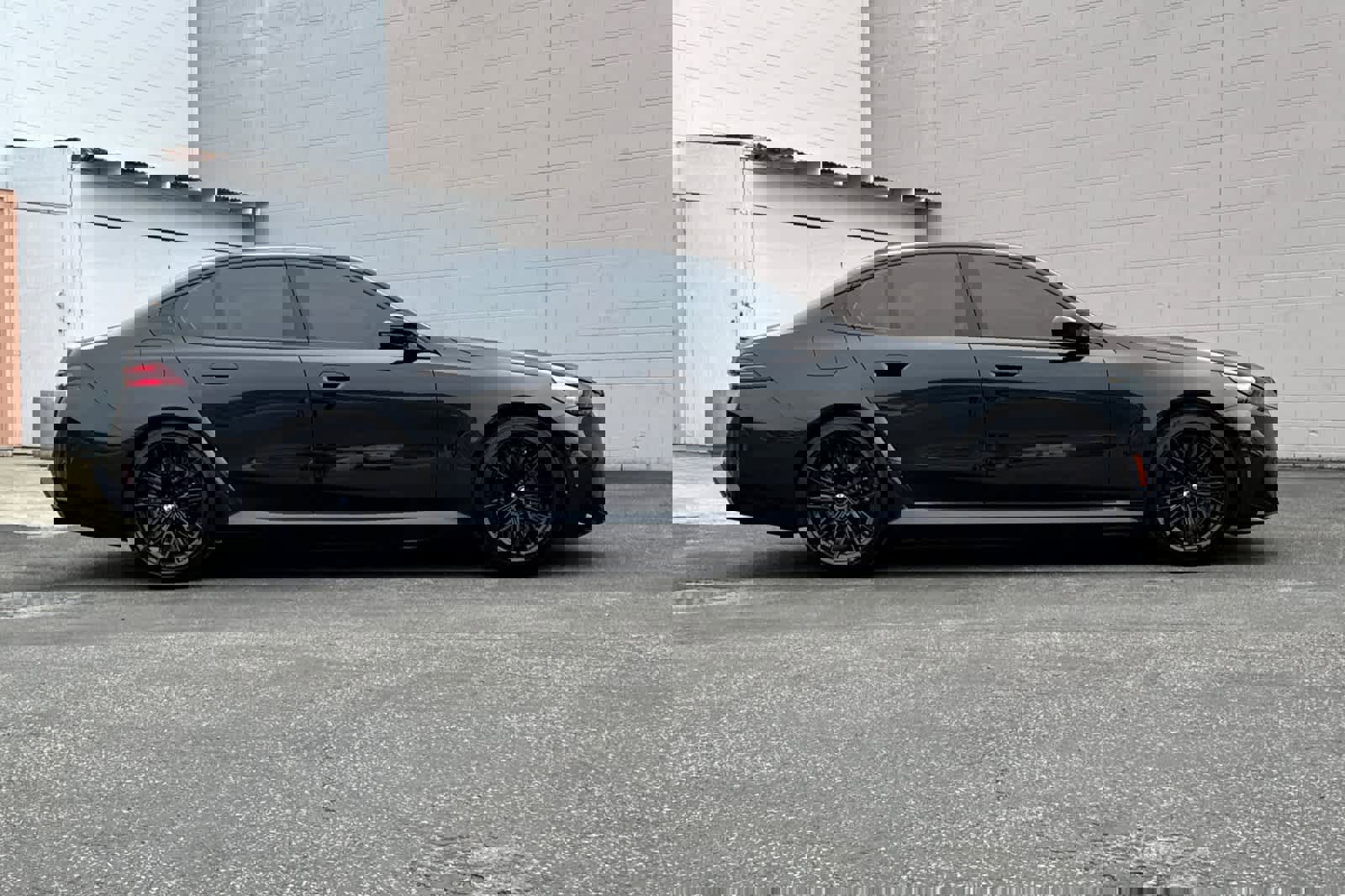 Used 2025 BMW M5 w/ Executive Package image 6