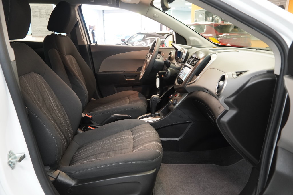 Used 2016 Chevrolet Sonic LT FWD image 32