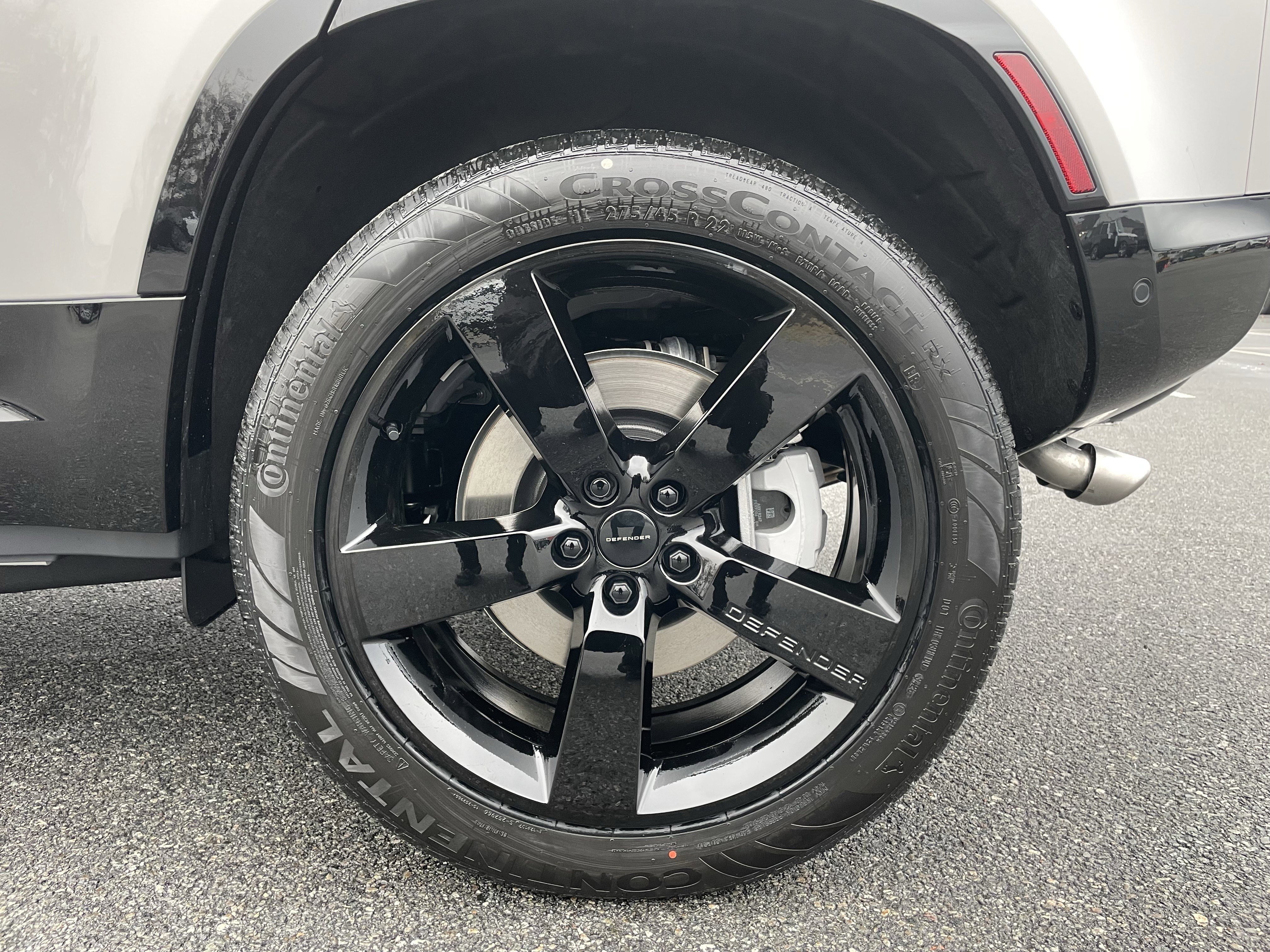 New 2026 Land Rover Defender 110 X-Dynamic SE image 10