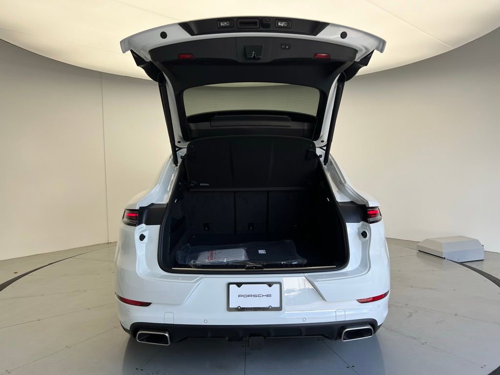 Used 2025 Porsche Cayenne Coupe image 20