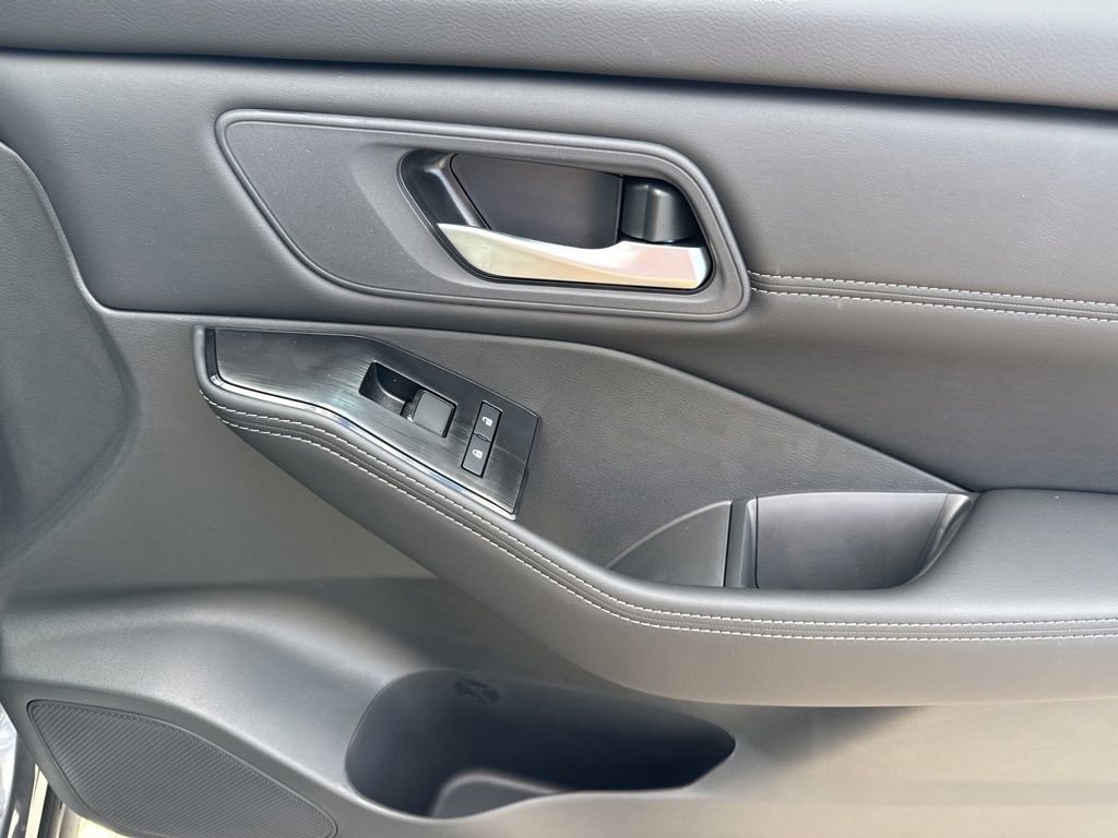 New 2026 Nissan Rogue SV FWD image 19