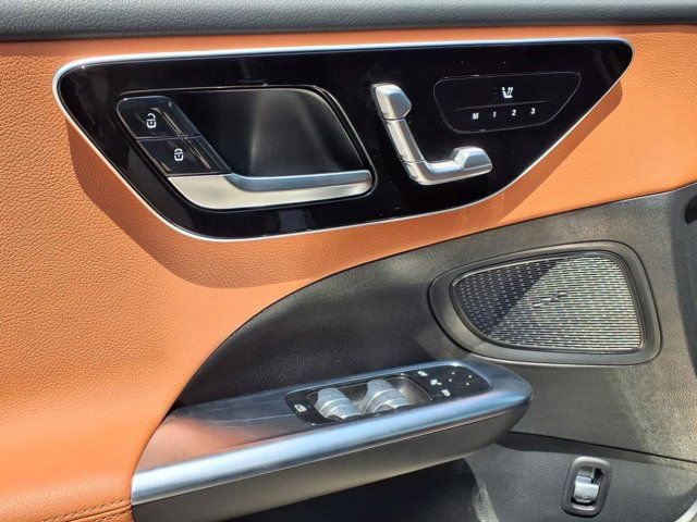 Used 2025 Mercedes-Benz C 300 4MATIC Sedan image 13