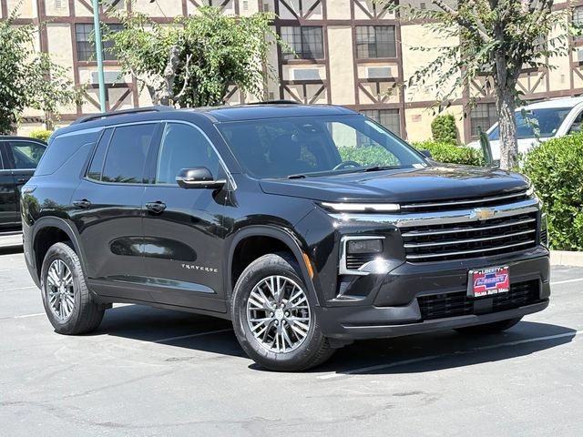 Used 2024 Chevrolet Traverse LT AWD/4WD image 2