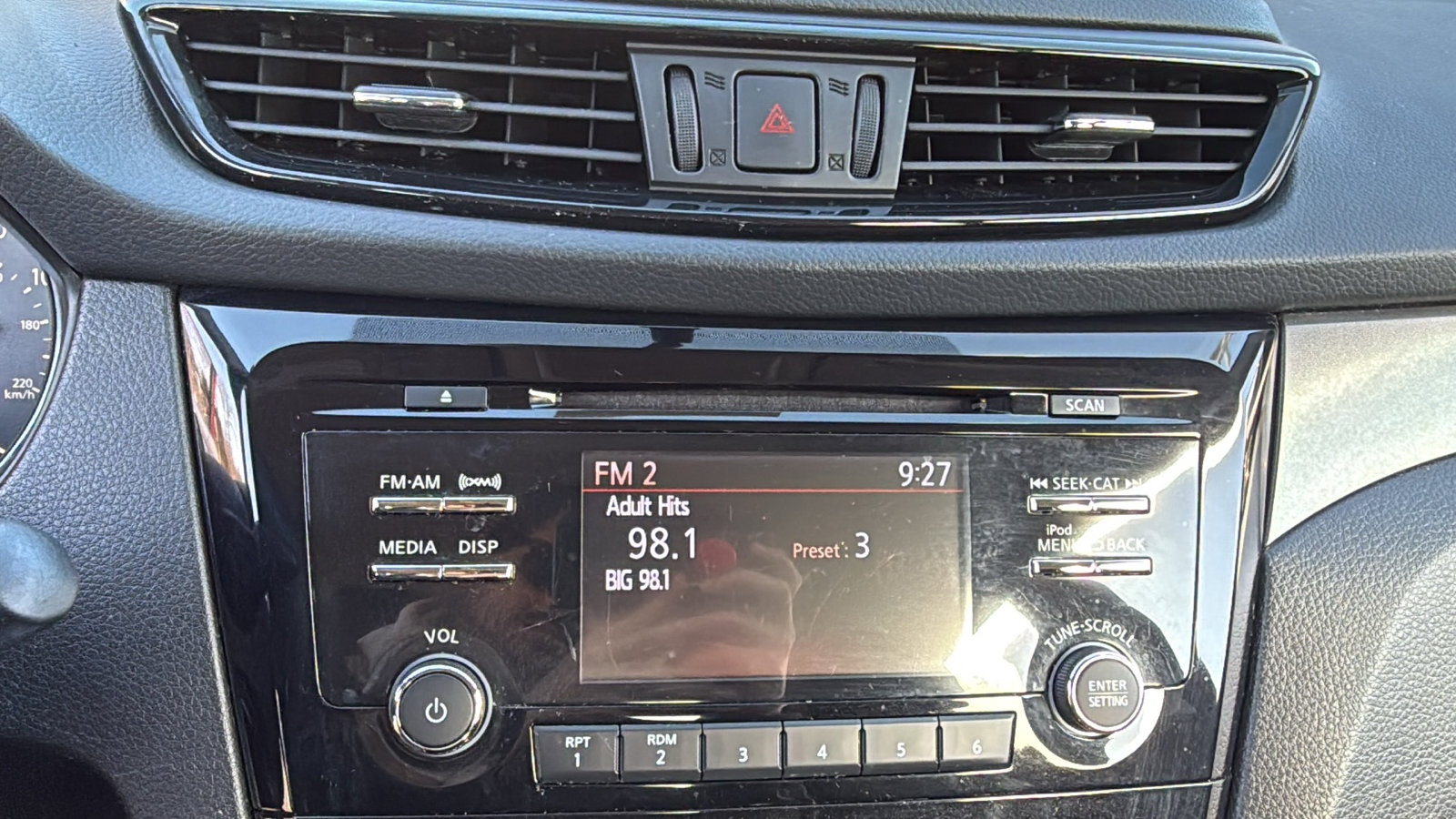 Used 2018 Nissan Rogue Sport S image 12