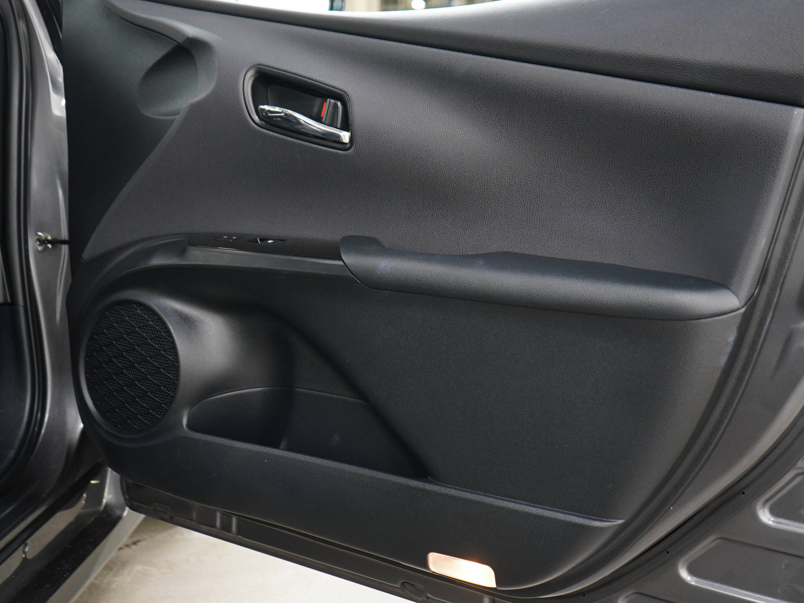Used 2016 Toyota Prius Four Touring FWD image 9