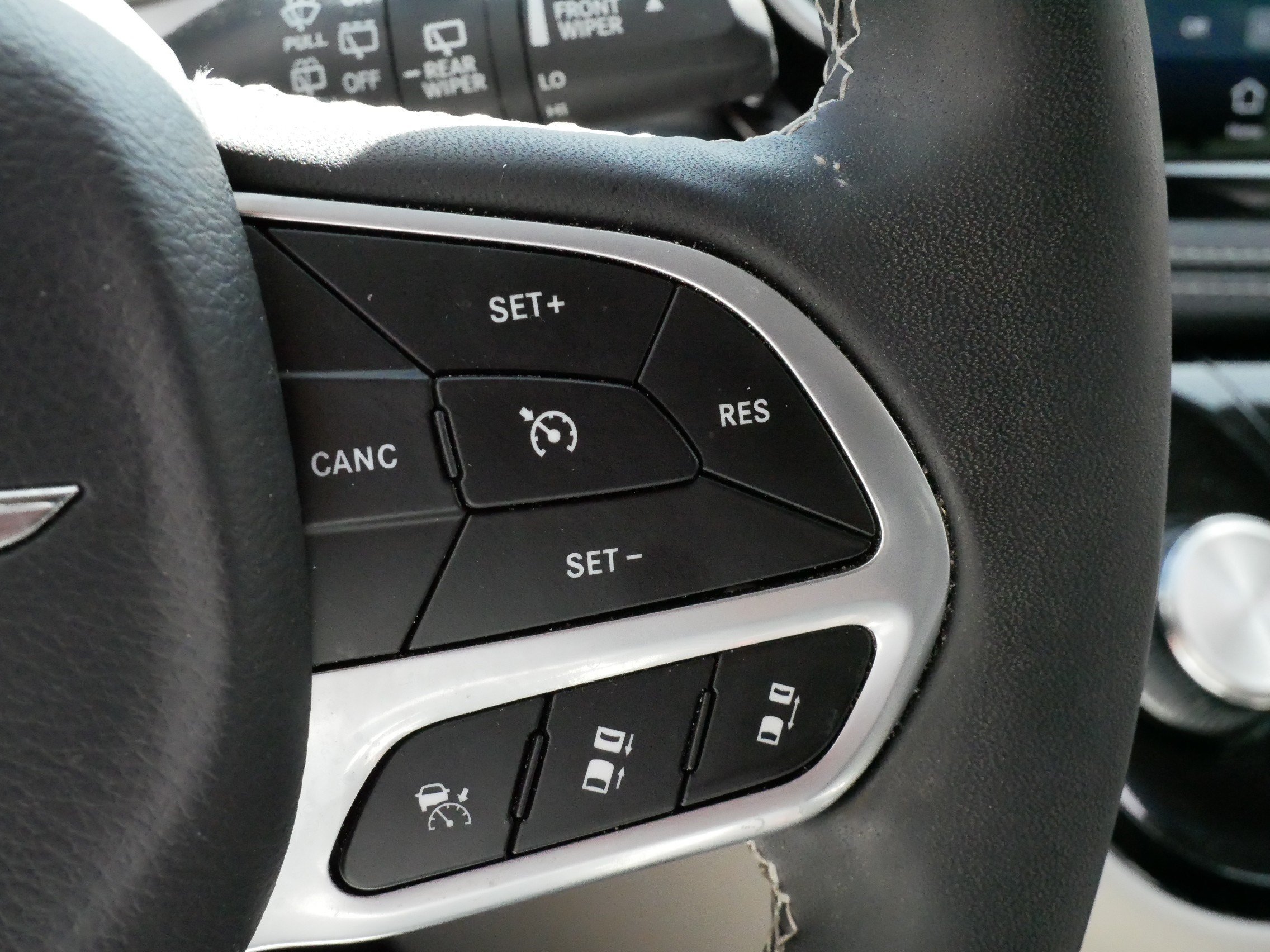 Used 2023 Chrysler Pacifica Touring-L FWD image 25