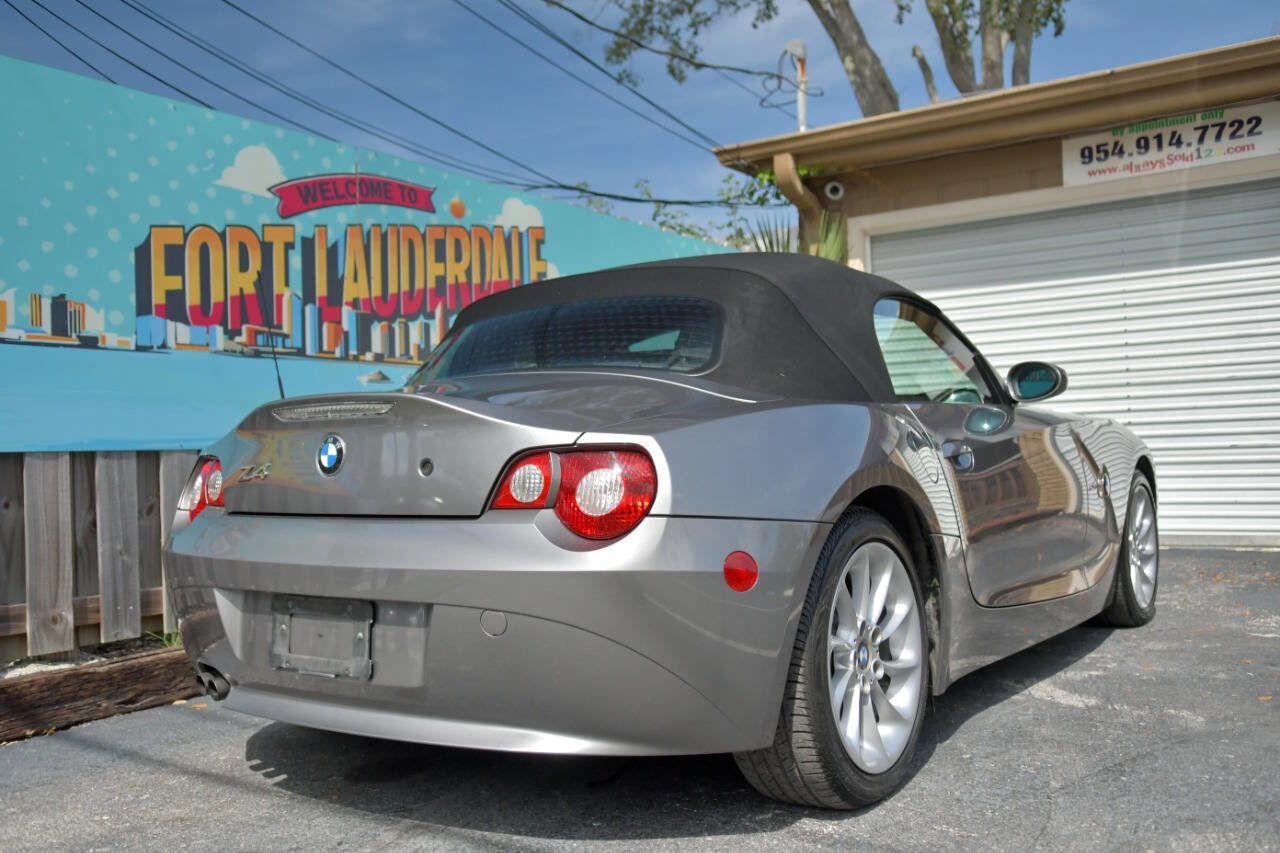 Used 2005 BMW Z4 2.5i image 22