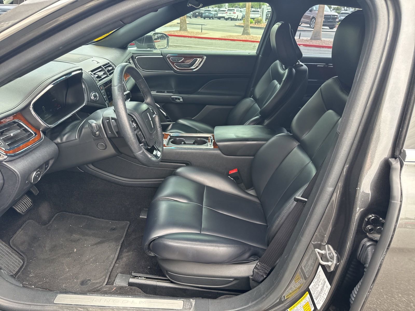 Used 2019 Lincoln Continental Premiere image 10