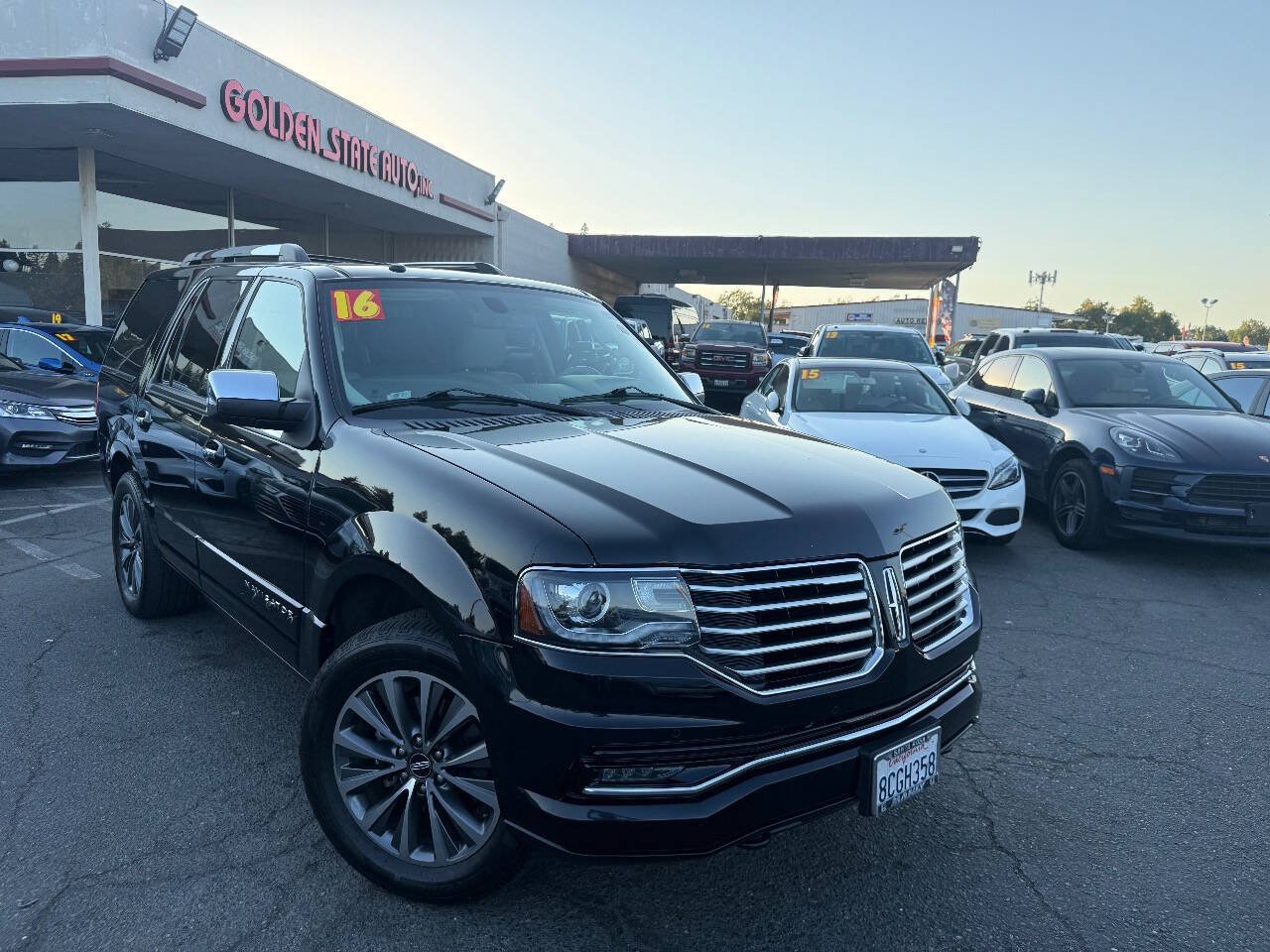 Used 2016 Lincoln Navigator Select AWD/4WD image 2