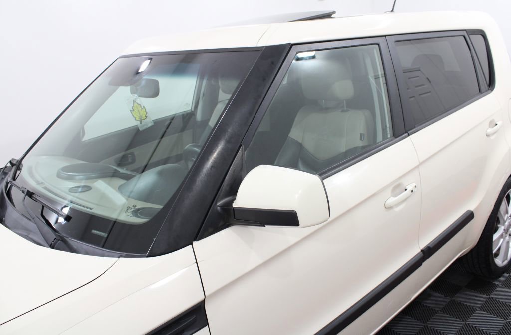 Used 2011 Kia Soul ! FWD image 8