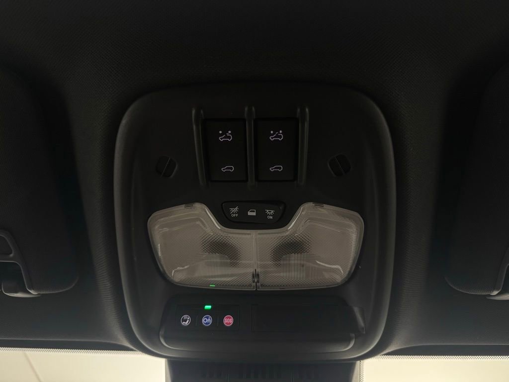 Used 2024 GMC Canyon AT4 w/ Technology Package image 22