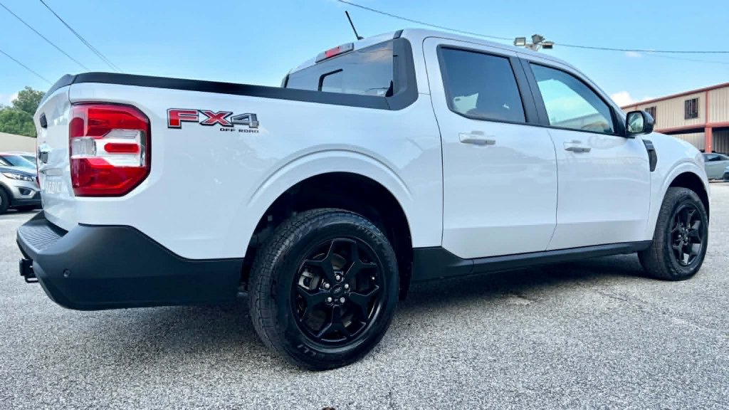 Used 2024 Ford Maverick Lariat w/ FX4 Off-Road Package AWD/4WD image 5
