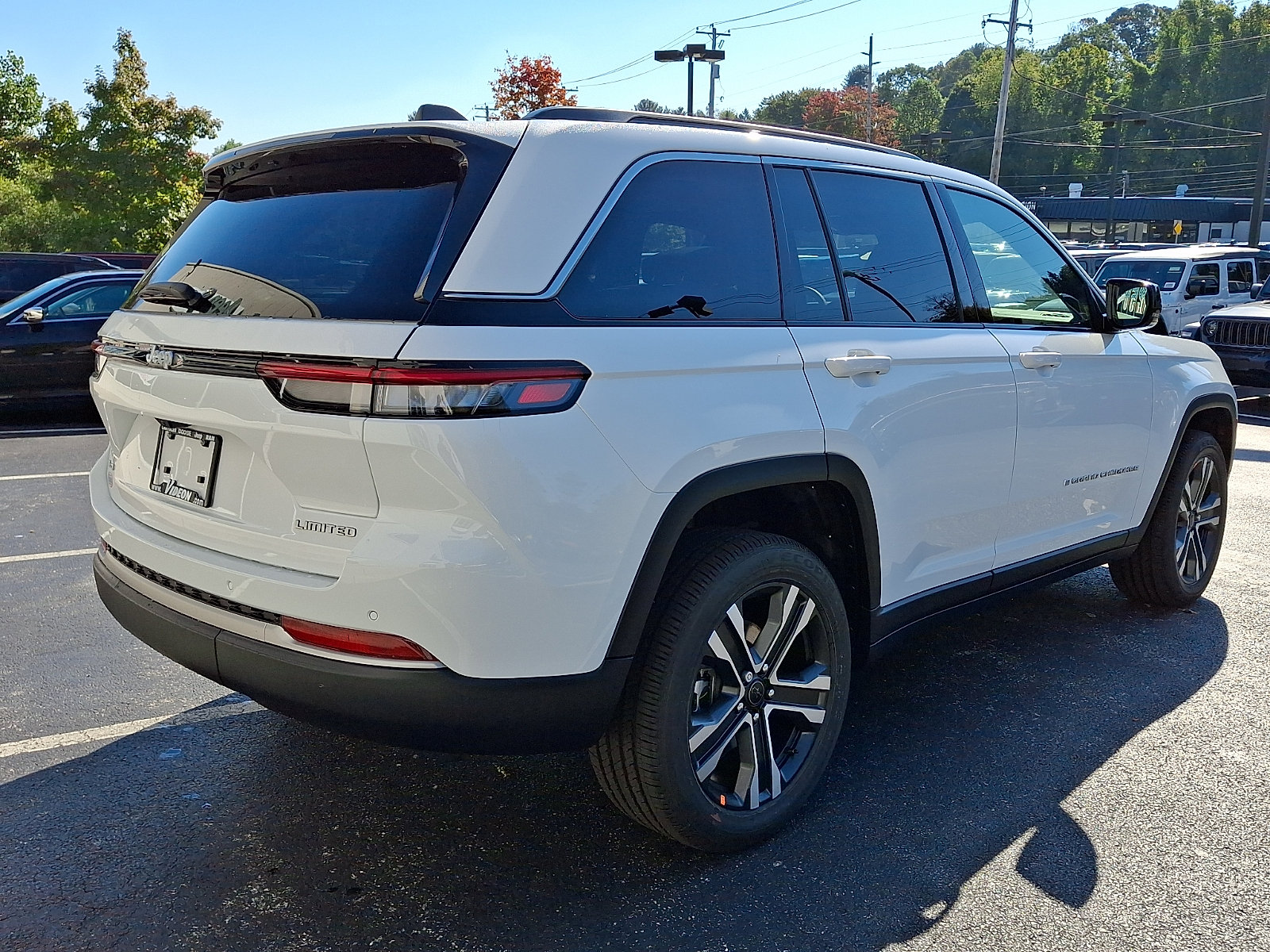 New 2027 Jeep Grand Cherokee Limited AWD/4WD image 3
